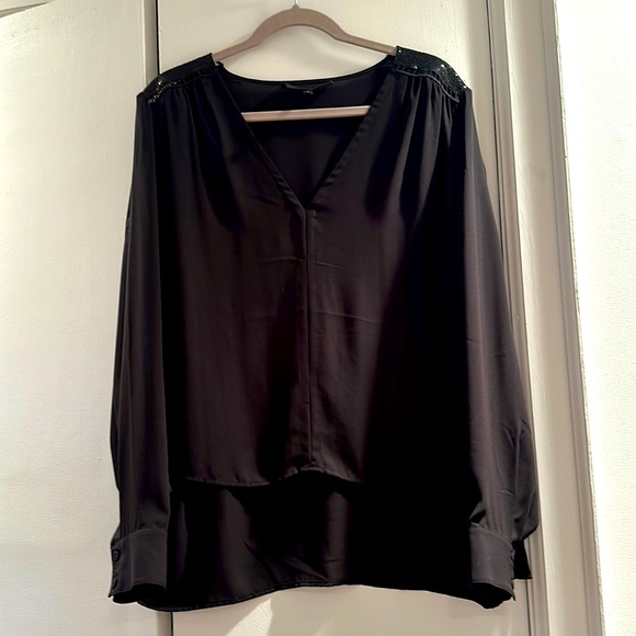 BCBG blouse with sequin shoulders. Sz. L. - Picture 1 of 6